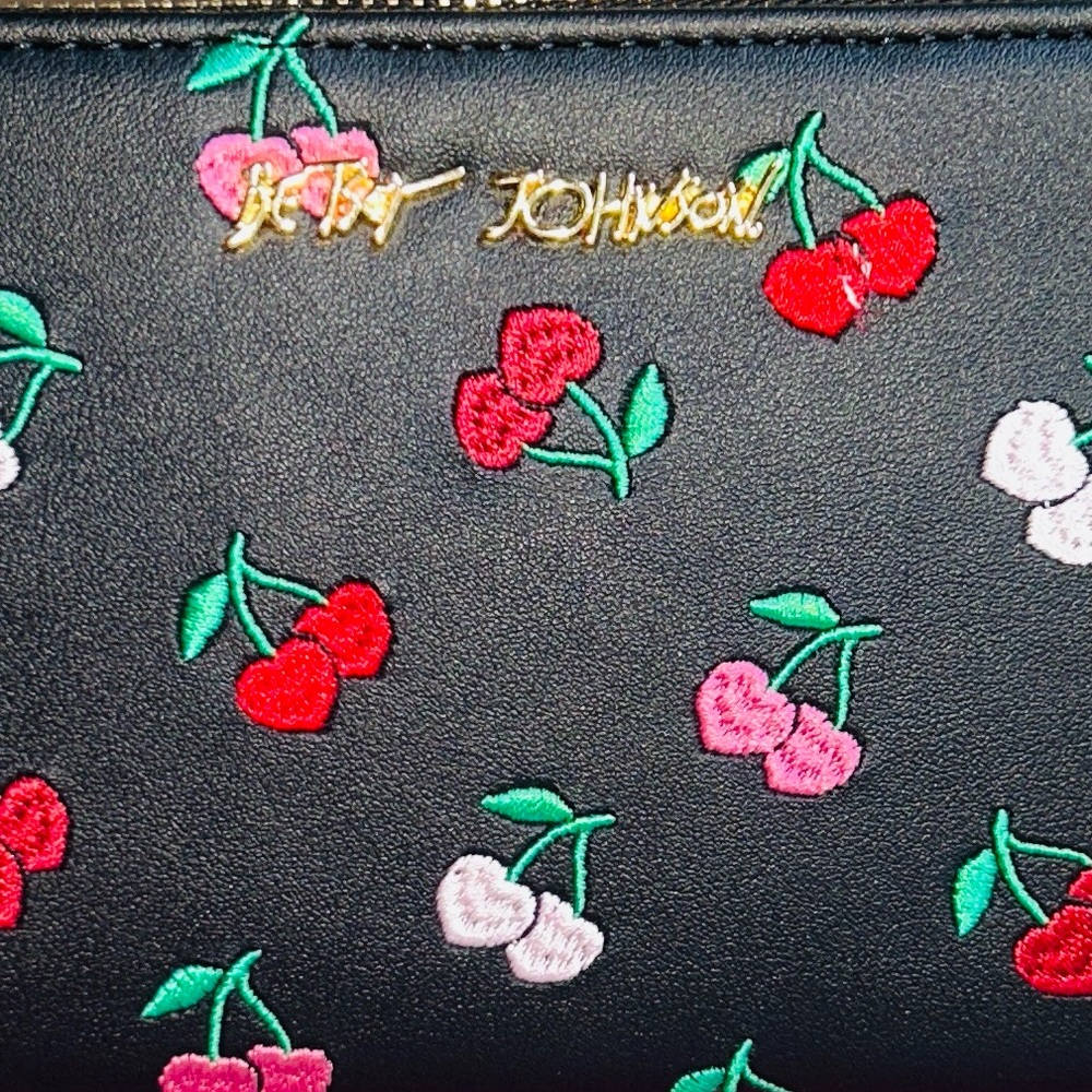 🍒 Betsey Johnson Cherry Embroidered Wallet NWT - Picture 4 of 10